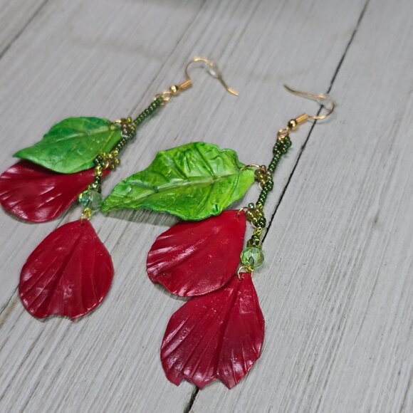 Handmade 18k Gold Plated Rose Petals and Leaves Glass Bead Dangle Earrings - Picture 4 of 5